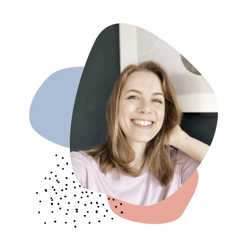 Portrait von Elena Frank, Osteopathin und Heilpraktikerin bei der Midwifery mit grafischen Kreisen und Punkten um sie herum.
